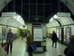 Coming from the escalators down to the northbound Jubilee and Bakerloo line platforms another opportunity to go southbound on the Jubilee line arises