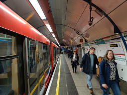 DLR arrivals platform