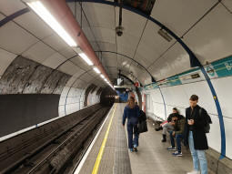 DLR departure platform