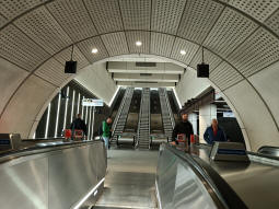 Approaching the Underground interchange level coming on the escalators from the Elizabeth line