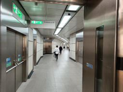 Looking into the tunnel to the Underground from the Elizabeth line