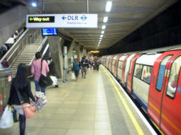 Jubilee line eastbound platform