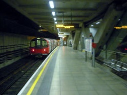 Jubilee line eastbound platform