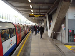 Jubilee line eastbound platform