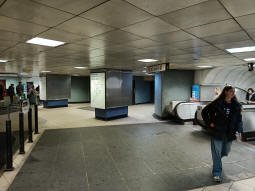 Looking towards the escalators down to all lines from the ticket hall
