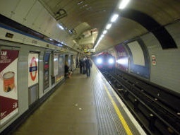 Victoria line southbound platform