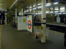 Southbound platforms in foreground, northbound platforms in background