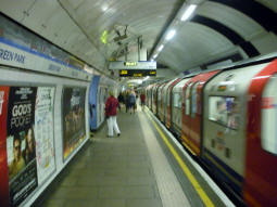 Victoria line southbound platform