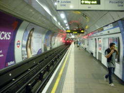Victoria line southbound platform
