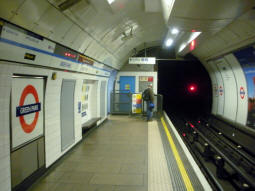 Victoria line southbound platform