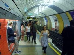 Jubilee line eastbound/southbound platform
