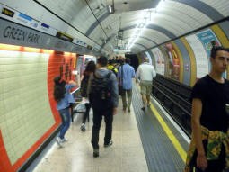 The Jubilee line westbound/northbound platform