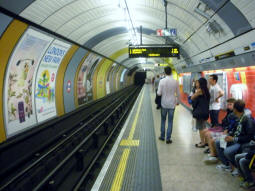 The Jubilee line westbound/northbound platform