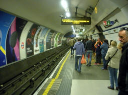 Piccadilly line eastbound platform