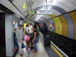 Jubilee line eastbound platform