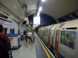 Piccadilly line westbound platform