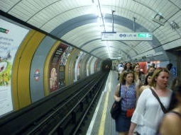 Jubilee line eastbound platform
