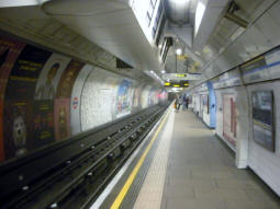 Victoria line southbound platform