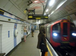 Victoria line southbound platform