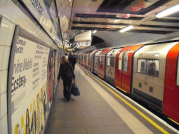 Victoria line southbound platform