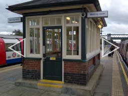 Waiting room on the island platform