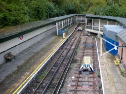 Step-free access route to the island platform (right) as seen from the footbridge