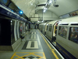 Piccadilly line westbound platform