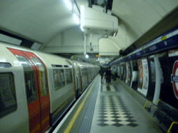 Piccadilly line westbound platform