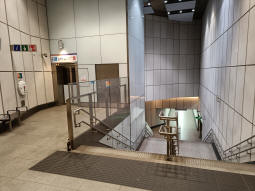 Looking down to the Elizabeth line coming from the Northern line. The lift also gives access to the exit and the Circle, Hammersmith and City and Metropolitan lines