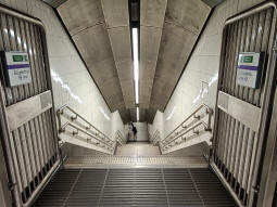 Stairs to change to the Elizabeth line between the Northern line platforms
