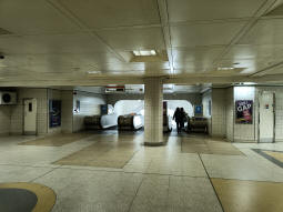 Escalators down to the Central line from the part-time Central line ticket hall