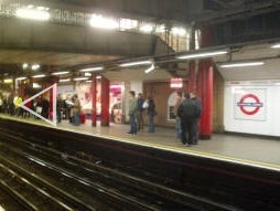 Two photos automatically stitched together of the Circle, Hammersmith & City and Metropolitan line platforms (December 2008)
