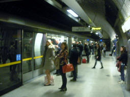 Jubilee line westbound platform
