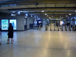 Borough High Street ticket hall coming from the Northern line