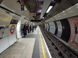 Northern line northbound