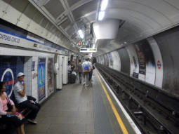 Victoria line southbound platform