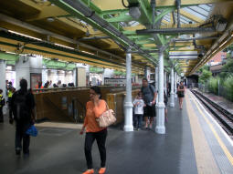 Access down to the Piccadilly line from the westbound District and Circle line platform
