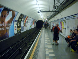 Piccadilly line eastbound platform