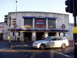 The station building (December 2008)