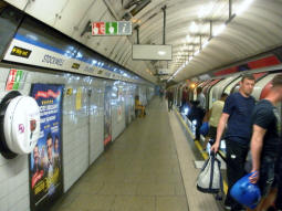 Victoria line northbound platform