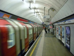 Victoria line southbound platform
