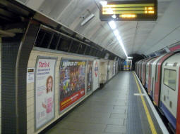 Victoria line southbound platform