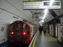 Victoria line southbound platform