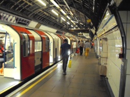 Victoria line southbound platform