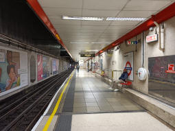 Waterloo & City line departure platform