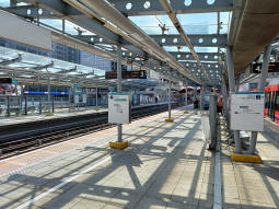 The platforms from the ones for trains to Stratford (left) and Bank (right)