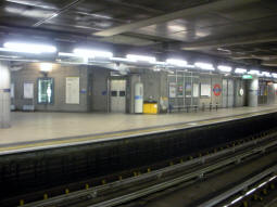Looking across to the eastbound District and Circle line platform from the westbound