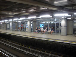 Looking across to the eastbound District and Circle line platform from the westbound