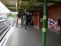 The exit from the westbound platforms to Snakes Lane East